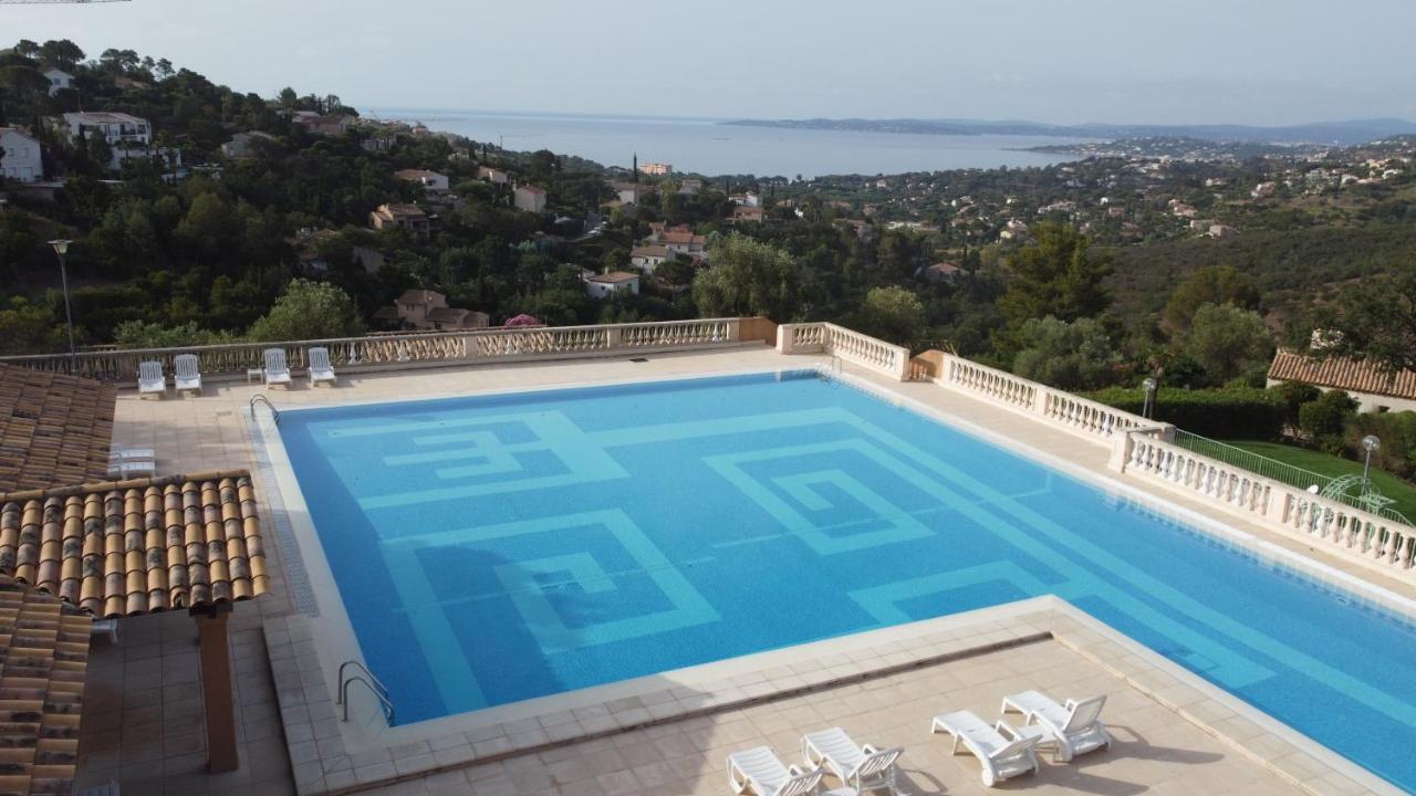 Les Issambres Appart 6 Pers Grande Terrasse Superbe Vue Mer Et Golfe De Saint Tropez, Piscine Exterior foto